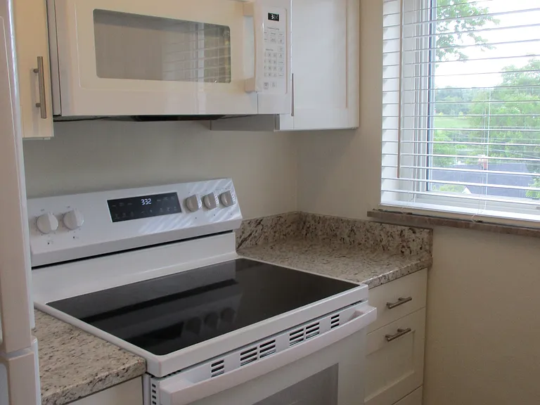 612 S Arlington Rd #3 — Photo 3