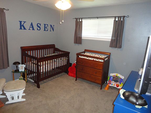 nice size bedroom