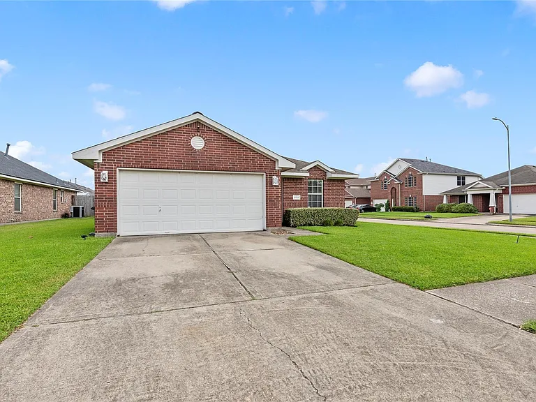 10819 Redwood Dr — Photo 29