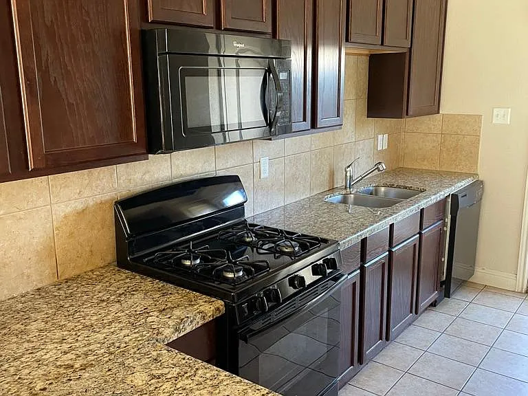 Kitchen - Range cooker and Microwave