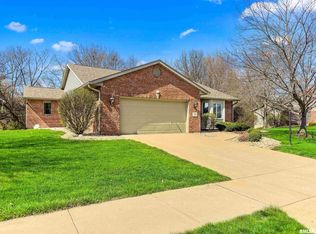 10415 N Pheasant Ln, Peoria, IL
