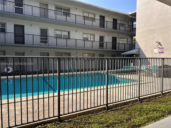 16215 NE 18th Ct APT 104, North Miami Beach, FL 33162