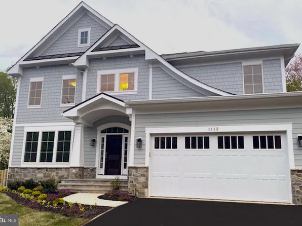 1112 Fairway Dr NE, Vienna, VA 22180
