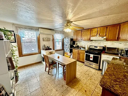 79 N Margin St Photo 1