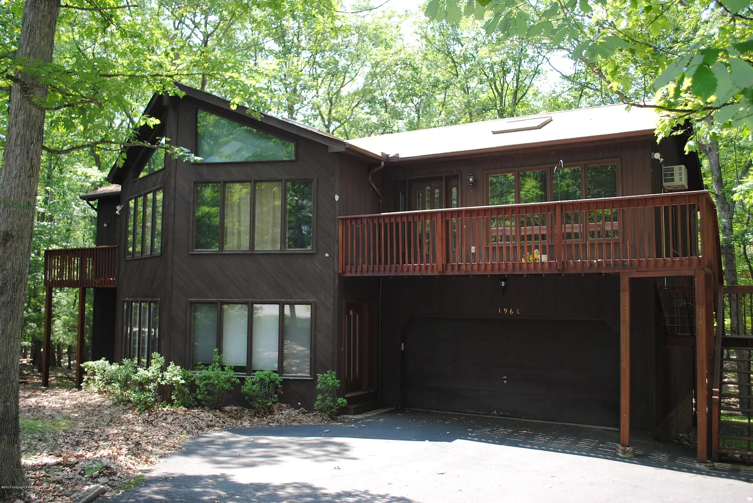 196 Lakeside Dr photo 1