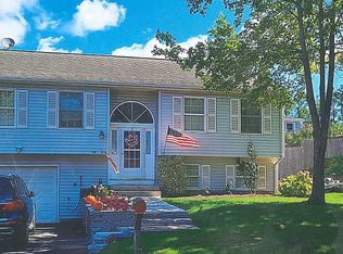 95 Whittier Dr, Kings Park, NY 11754