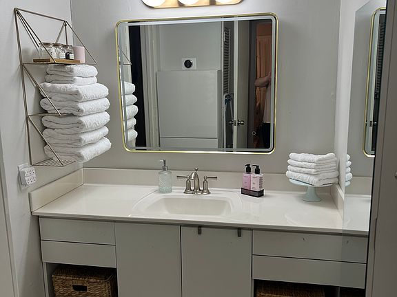 2nd image of 1901 18th Ave S APT 102