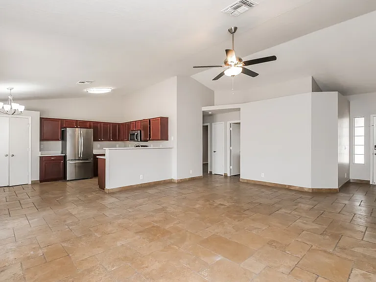 1042 S Canal Dr — Photo 5