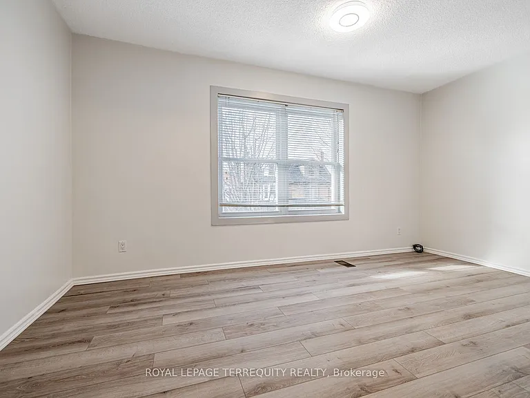 171 Christie St #TOP FLOOR — Photo 5