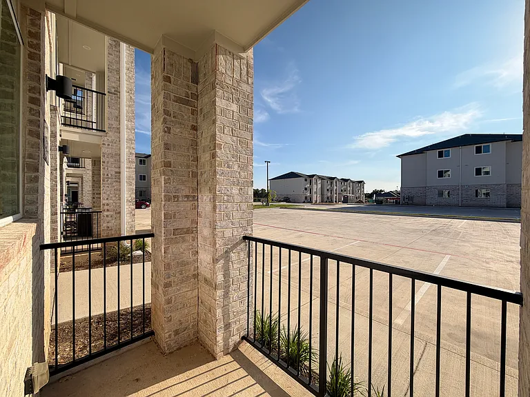 Beyond The Bend Apartments — Photo 38