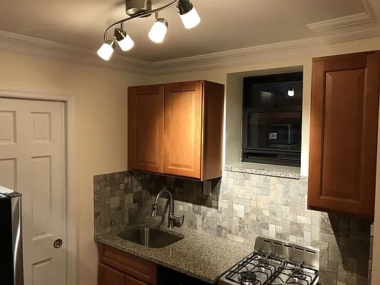 Rented by Chartwell Manhattan Realty | media 7