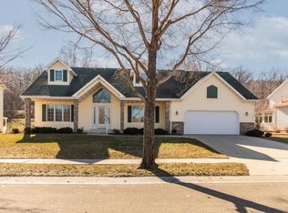 2932 Mayowood Common Cir SW, Rochester, MN 55902