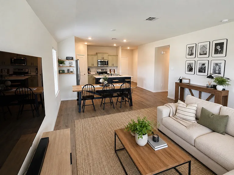 347 Boxwood Dr — Photo 8