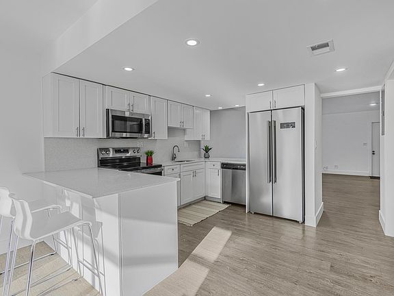 3rd image of 619 N University Dr #7