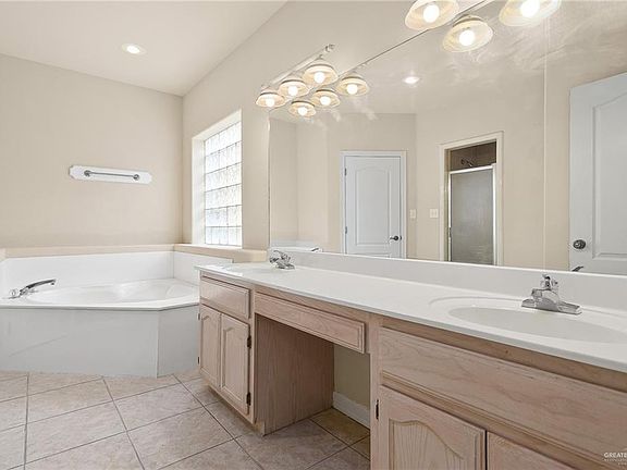 3rd image of 2417 Heron Ave