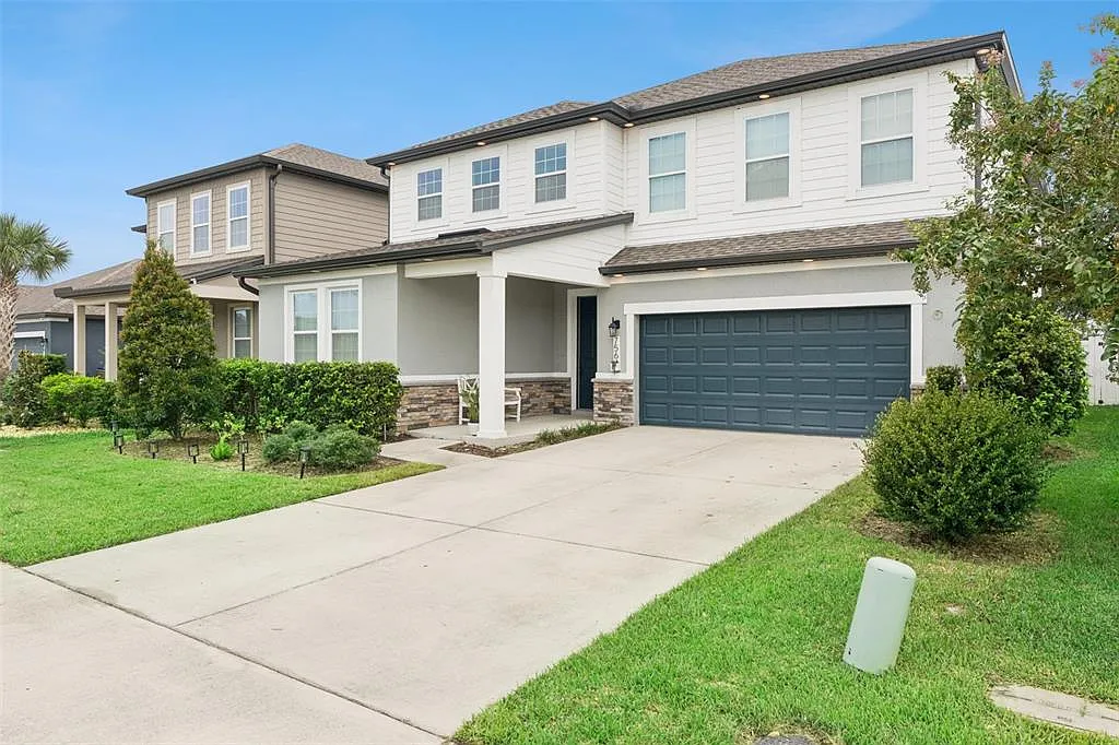 5 bed, 4.5 bath, 3522 sqft, $3,200 — Photo 2