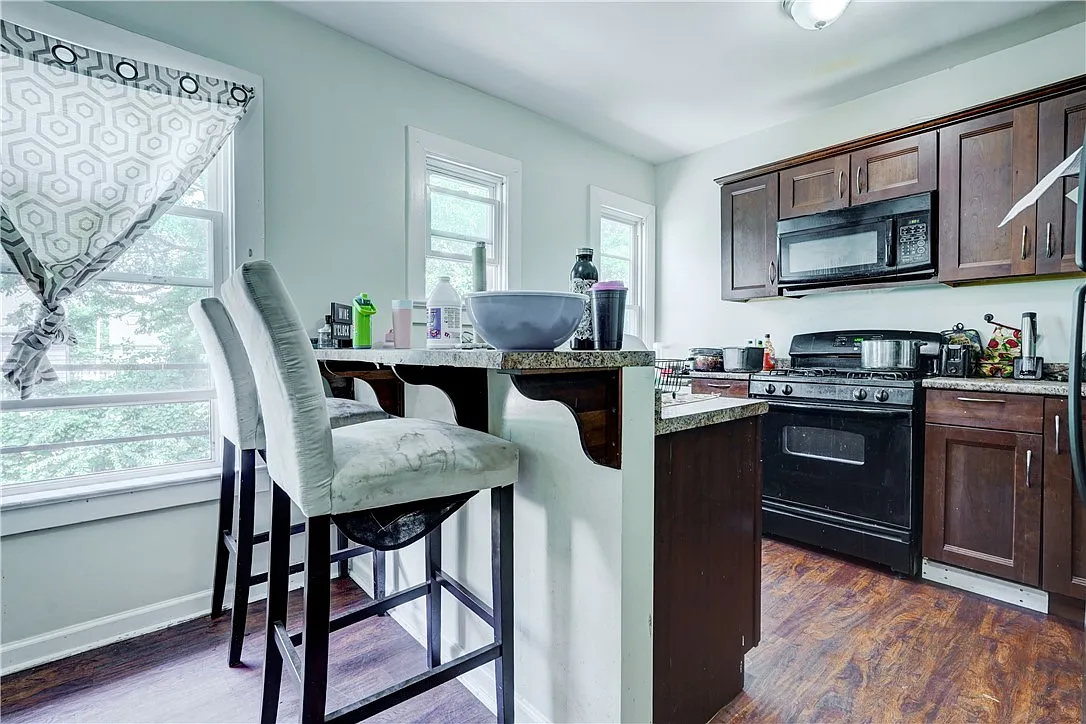 2 bed, 1.0 bath, 1000 sqft, $1,650 — Photo 3