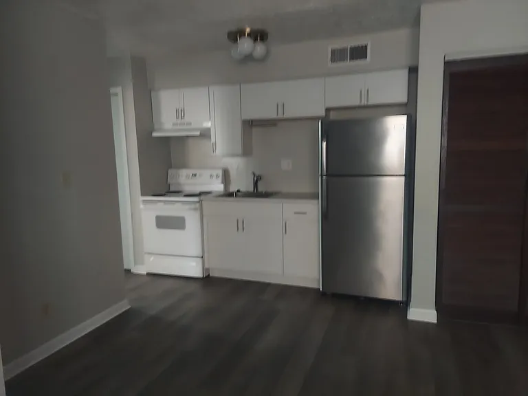 1059 E Long St #6 — Photo 5