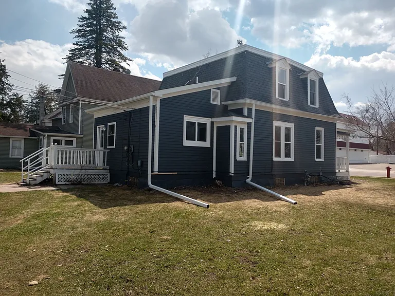 240 2nd Ave — Photo 2