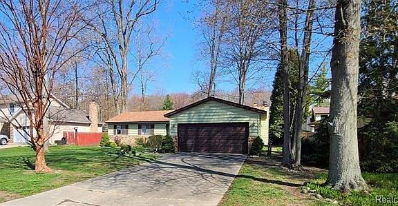 3rd image of 4160 Surrey Ln