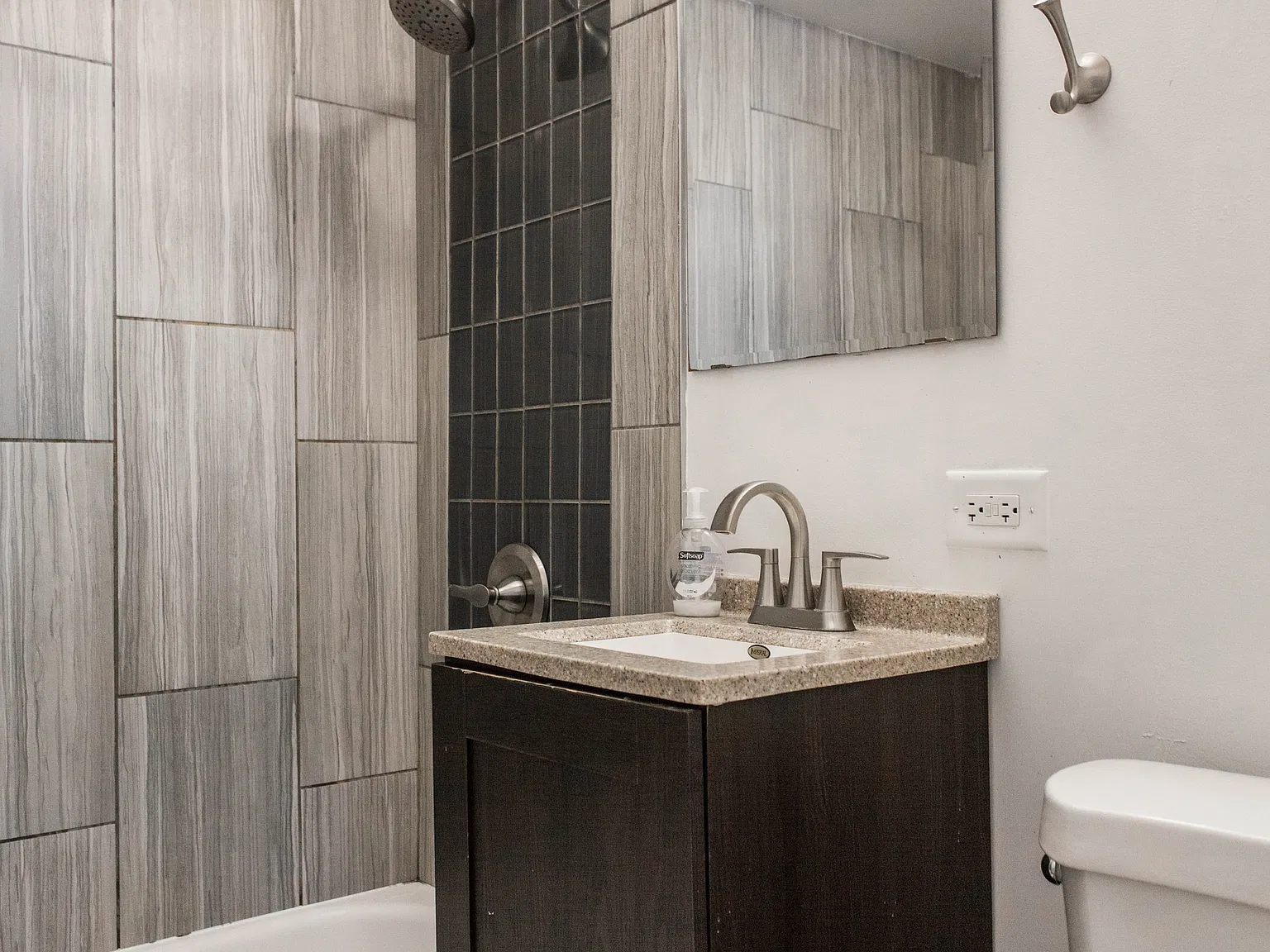 2 bed, 900 sqft, $1,845 — Photo 4