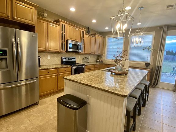 5th image of 1747 Falcon Pointe Dr