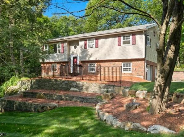 15 Lawrence Dr, Vernon Twp., NJ 07422