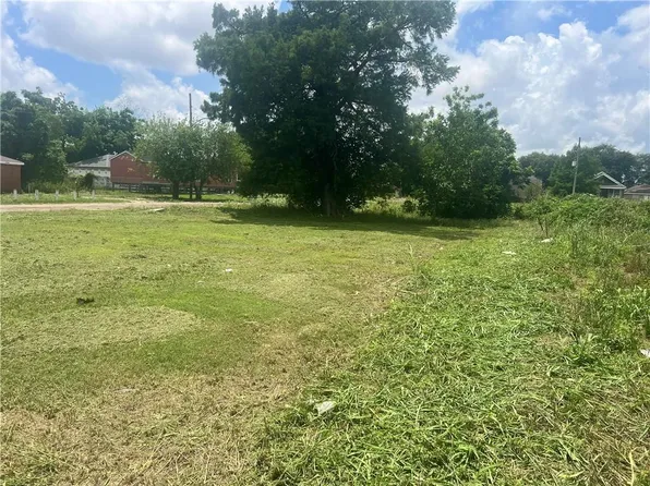1800 Alabo St, New Orleans, LA 70117