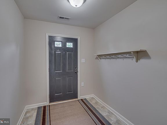 4th image of 28 Carmody Ct