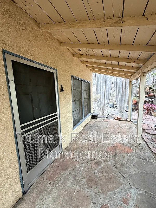 Building Photo - 2405 Honolulu Ave #A