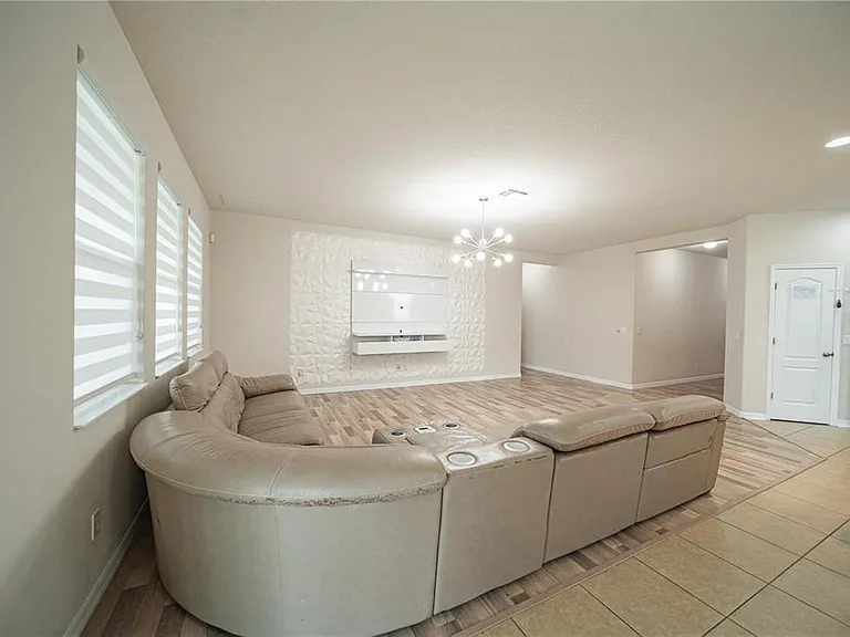 2592 Isabela Ter — Photo 9