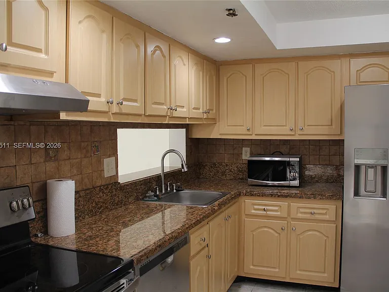 8700 SW 133rd Avenue Rd #301 — Photo 27