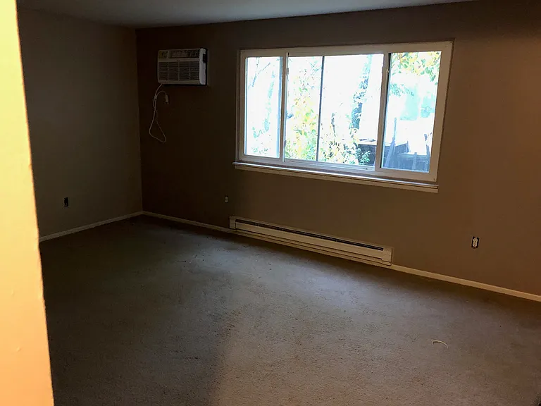 Stoney Creek Apartments — Photo 35