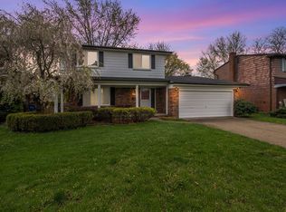 3458 Common Rd, Warren, MI 48092