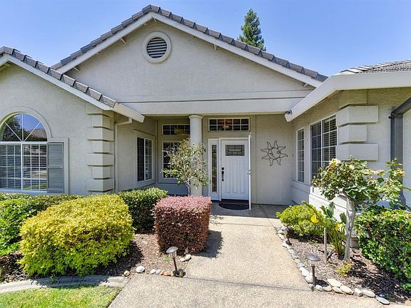 3rd image of 139 Darrington Dr