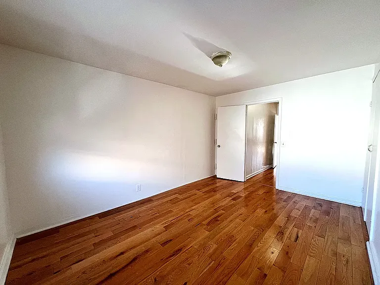 296 15th St #2L — Photo 5