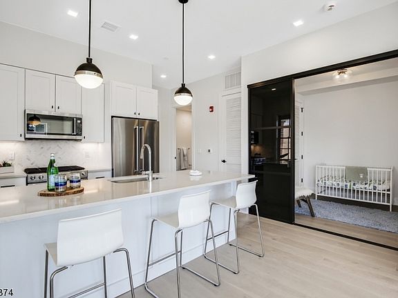 5th image of 256 Park St #306