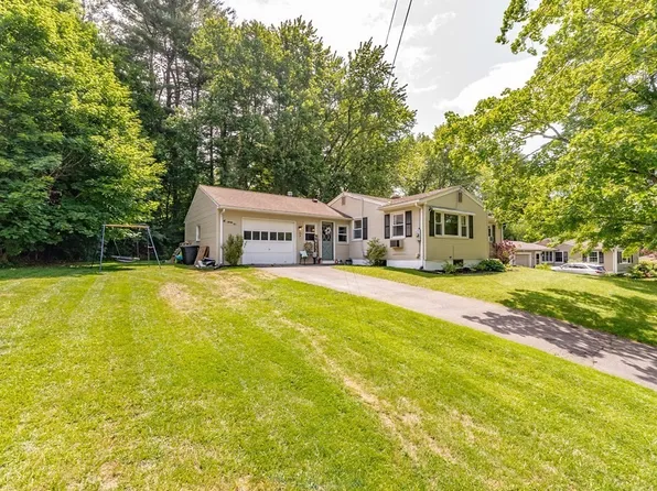 32 Saybrook Cir, South Hadley, MA 01075