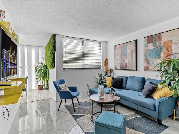 9400 W Flagler St APT 307, Miami, FL 33174