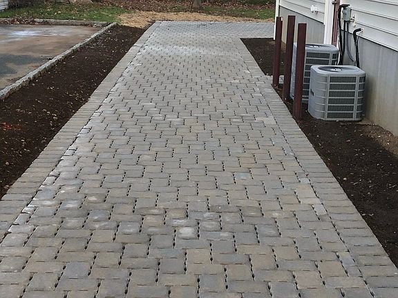Driveway to Unit B.