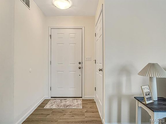 3rd image of 708 Ward