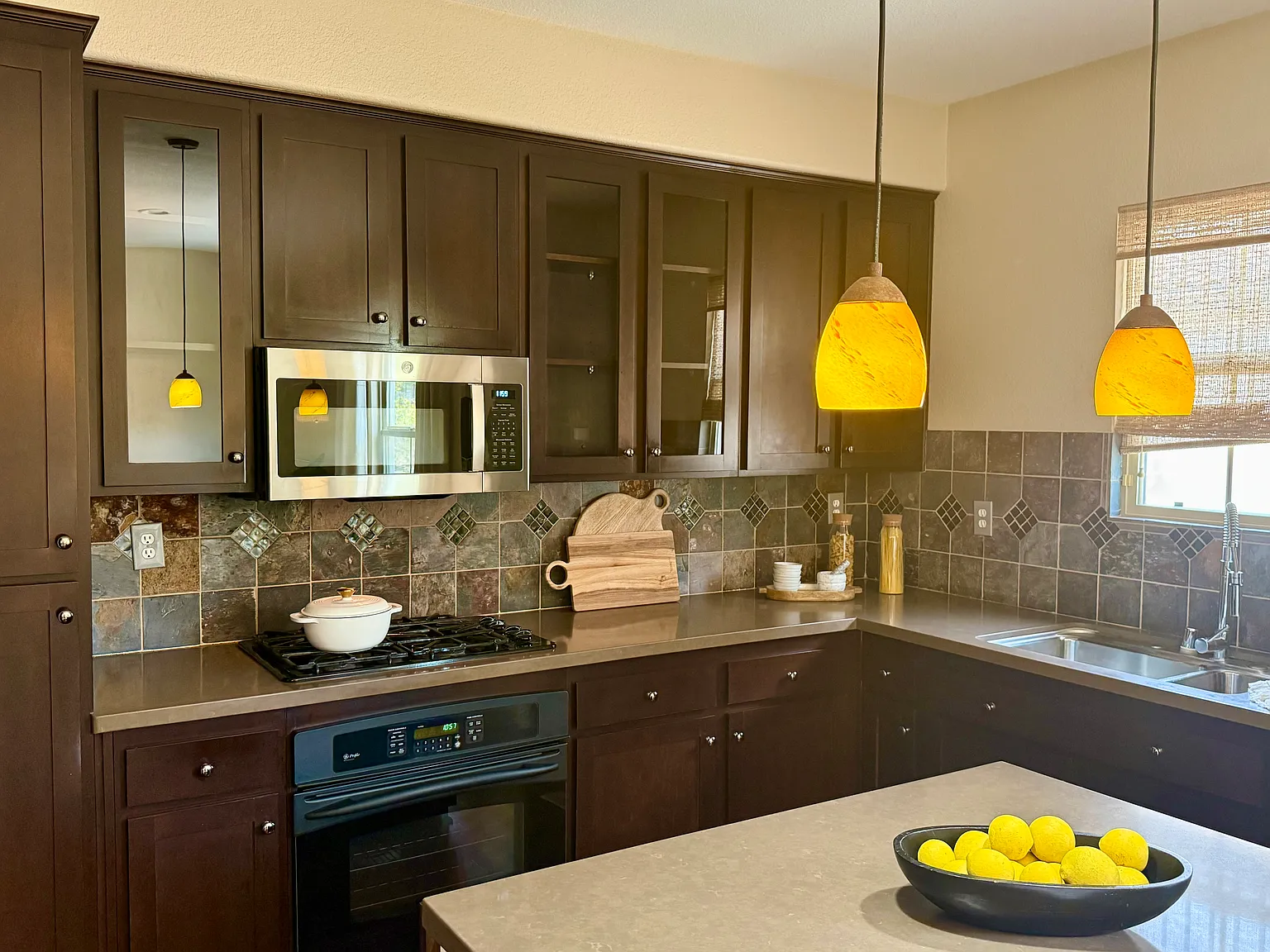 3 bed, 1458 sqft, $3,995 — Photo 1