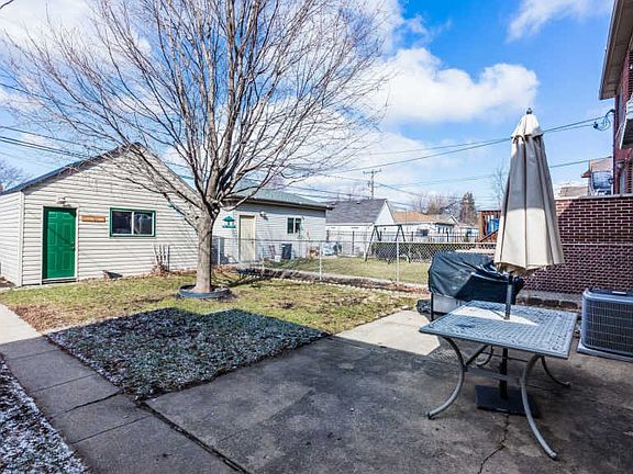 4th image of 4106 N Oriole Ave