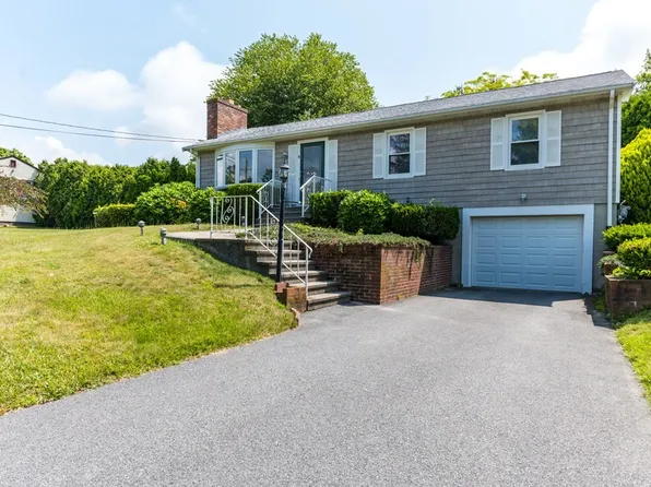8 Diamond Ct, Dartmouth, MA 02747