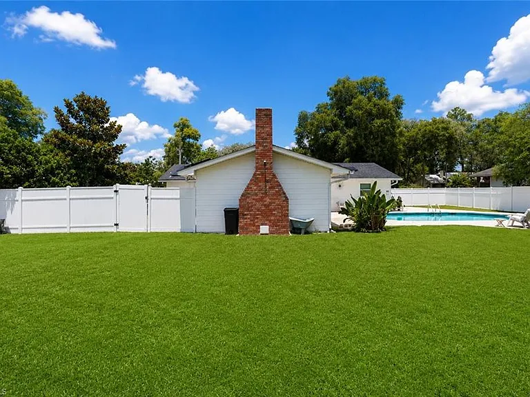 655 SW Pointview Rd — Photo 43