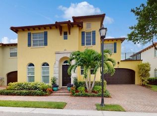 40 Via Poinciana Ln, Boca Raton, FL 33487