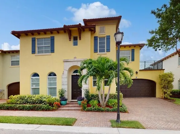 40 Via Poinciana Lane, Boca Raton, FL 33487