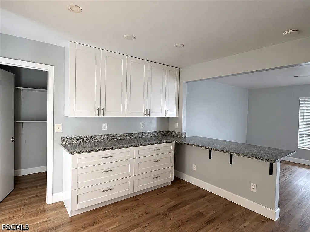 2 bed, 1.0 bath, 884 sqft, $1,600 — Photo 4