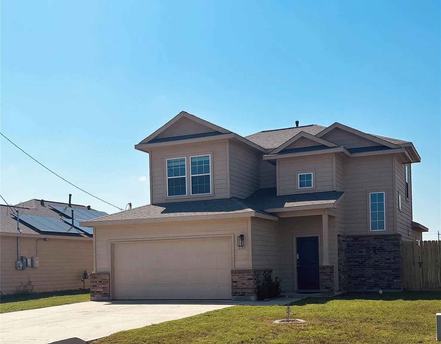 4 bed, 2.5 bath, 1807 sqft, $2,100 — Photo 1