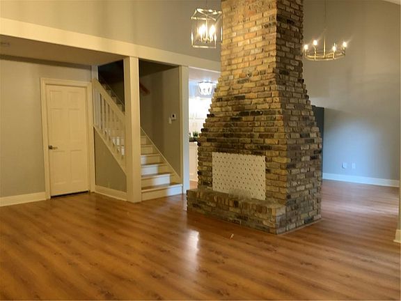 3rd image of 8 Jacqueline Ct #8